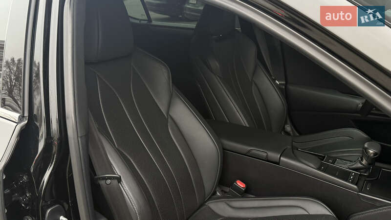 Седан Lexus ES 2019 в Виннице