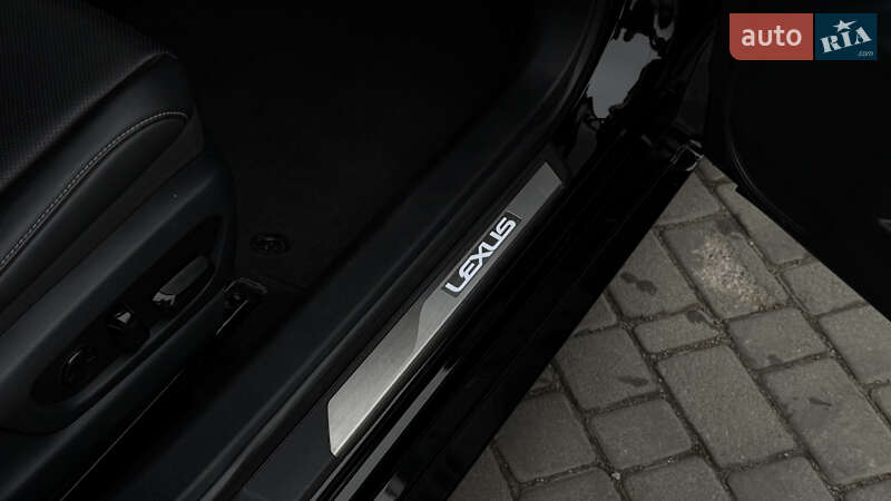 Седан Lexus ES 2019 в Виннице