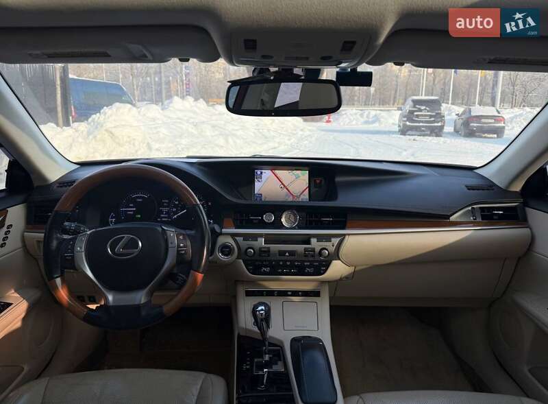 Седан Lexus ES 2014 в Киеве