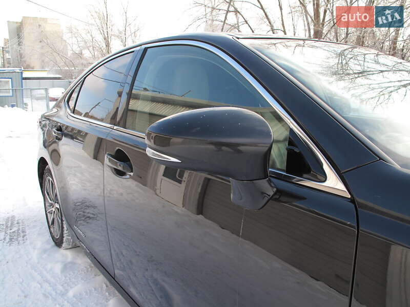 Седан Lexus ES 2016 в Киеве