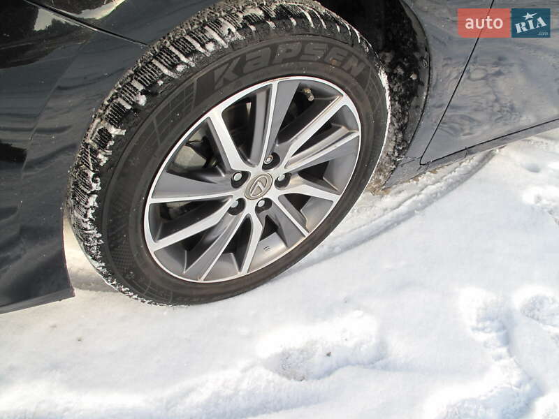 Седан Lexus ES 2016 в Киеве