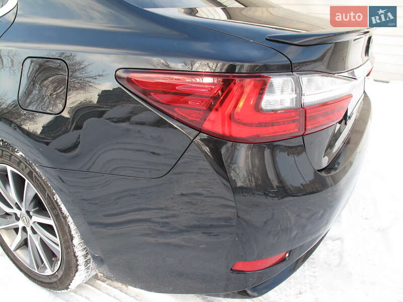 Седан Lexus ES 2016 в Киеве