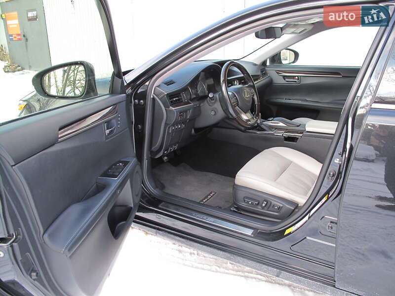 Седан Lexus ES 2016 в Киеве