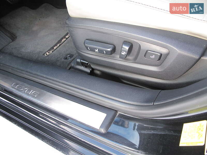 Седан Lexus ES 2016 в Киеве