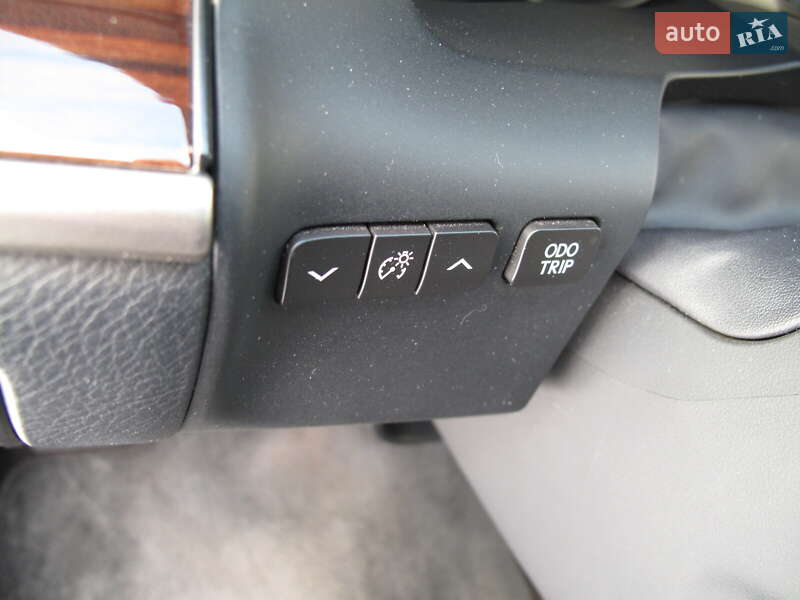 Седан Lexus ES 2016 в Киеве