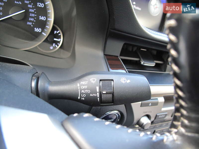 Седан Lexus ES 2016 в Киеве