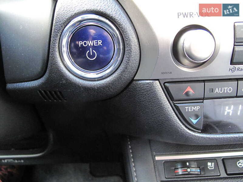 Седан Lexus ES 2016 в Киеве