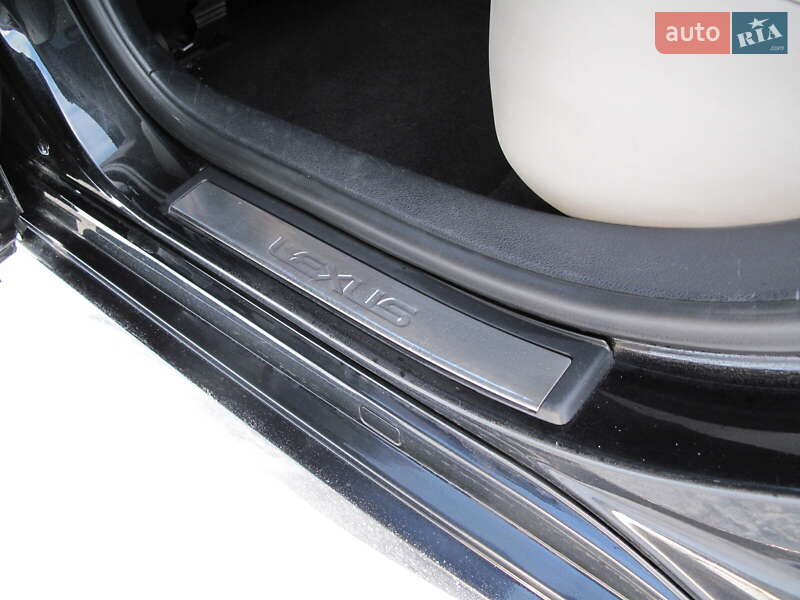 Седан Lexus ES 2016 в Киеве