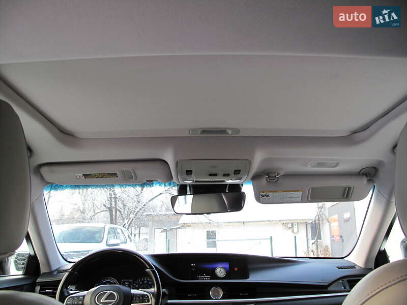 Седан Lexus ES 2016 в Киеве