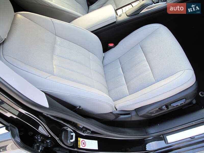 Седан Lexus ES 2016 в Киеве