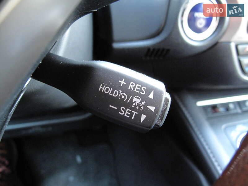 Седан Lexus ES 2016 в Киеве