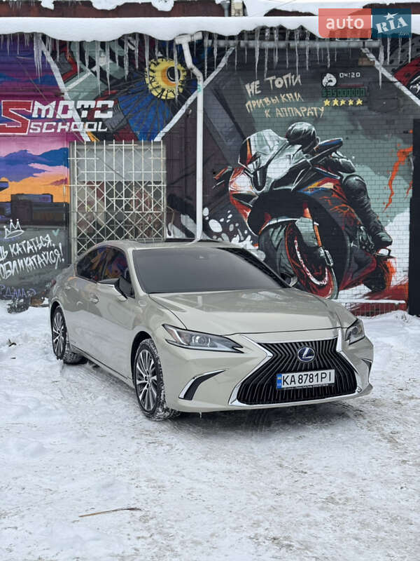 Седан Lexus ES 2020 в Киеве