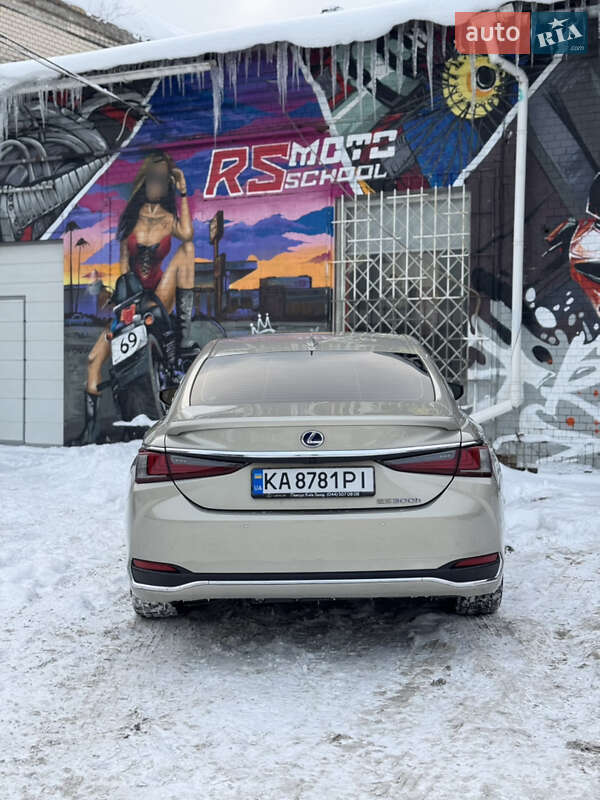 Седан Lexus ES 2020 в Киеве