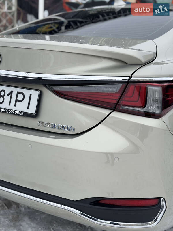 Седан Lexus ES 2020 в Киеве