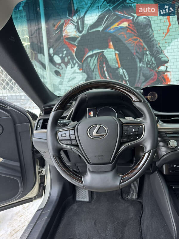 Седан Lexus ES 2020 в Киеве