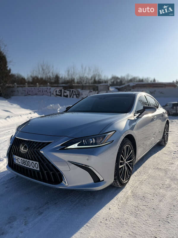 Седан Lexus ES 2024 в Львове