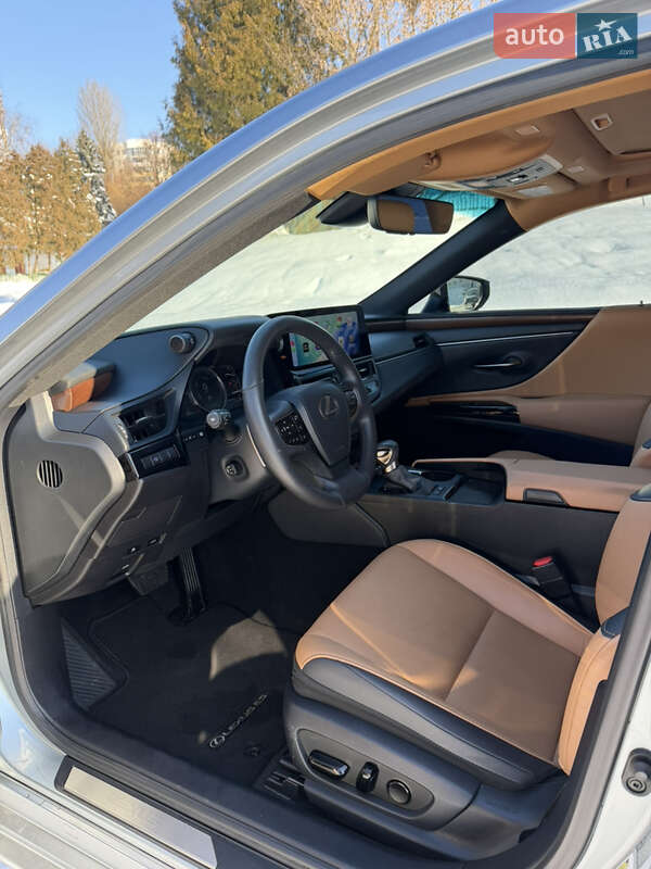 Седан Lexus ES 2024 в Львове