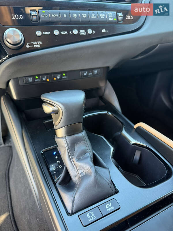 Седан Lexus ES 2024 в Львове