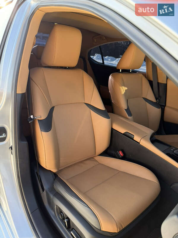 Седан Lexus ES 2024 в Львове