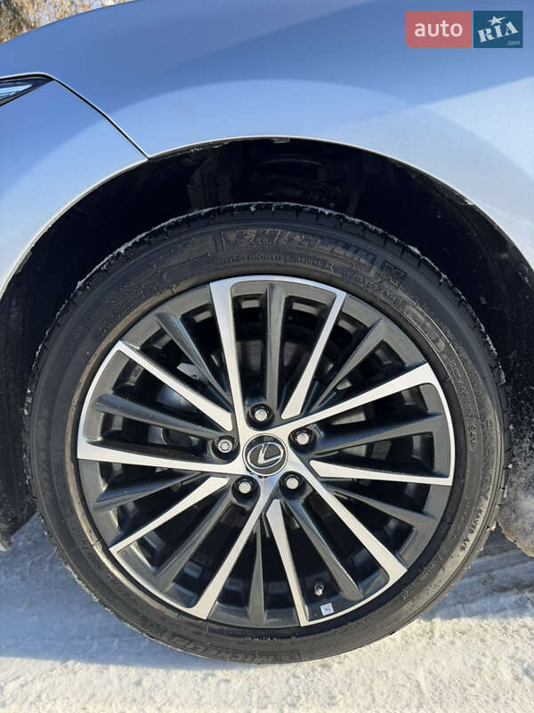 Седан Lexus ES 2024 в Львове