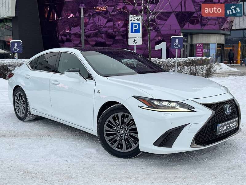Lexus ES 2020