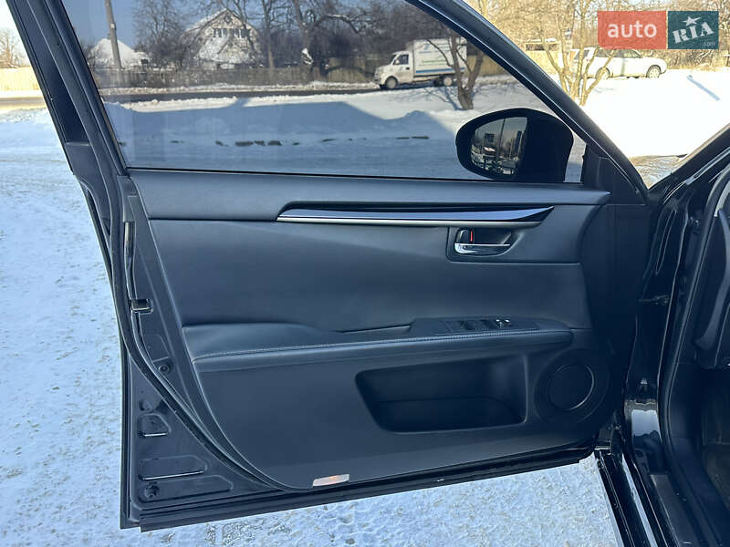 Седан Lexus ES 2013 в Харькове