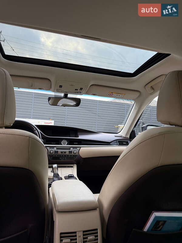 Седан Lexus ES 2017 в Рокитному