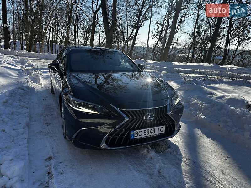 Седан Lexus ES 2022 в Львові