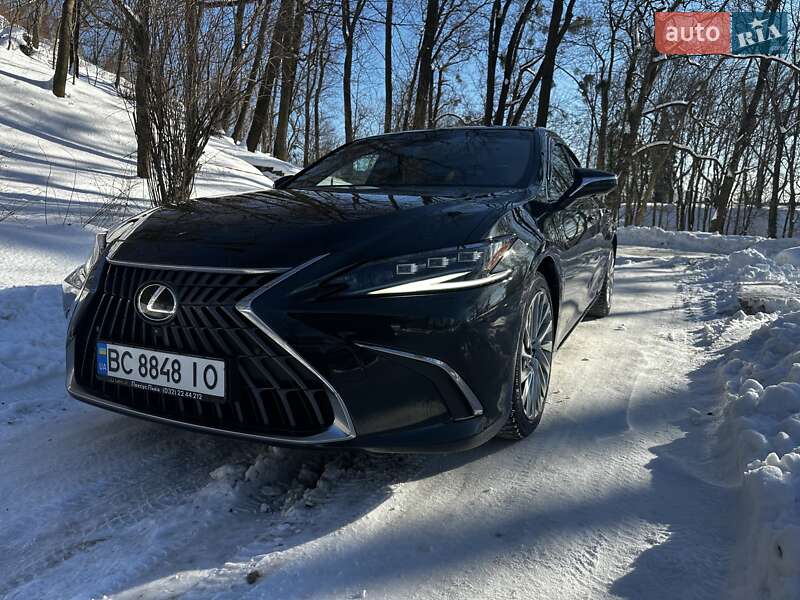 Седан Lexus ES 2022 в Львові