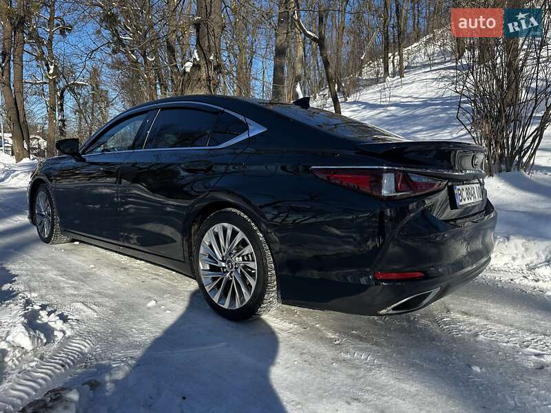 Седан Lexus ES 2022 в Львові