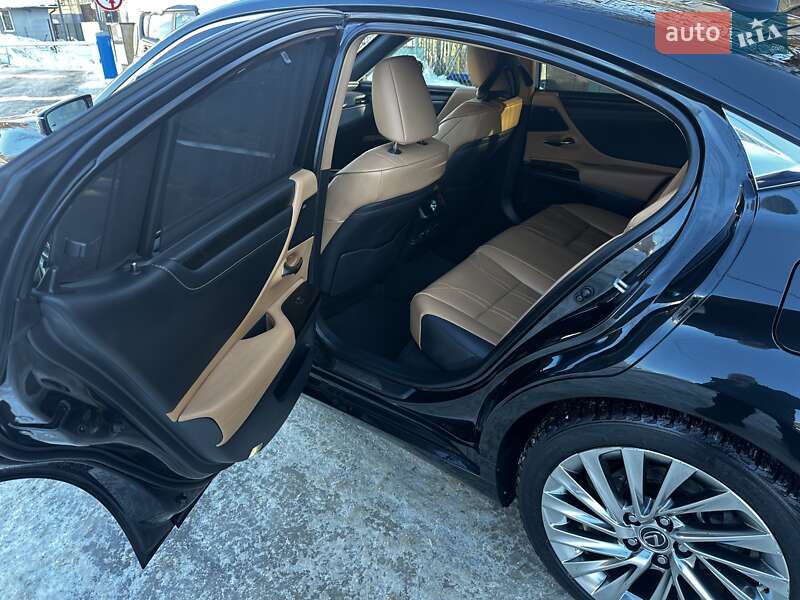 Седан Lexus ES 2022 в Львові