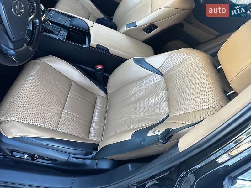 Седан Lexus ES 2022 в Львові