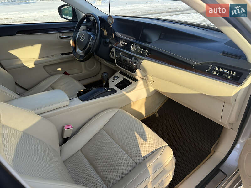 Седан Lexus ES 2014 в Киеве фото 10 Седан Lexus ES 2014 в Киеве