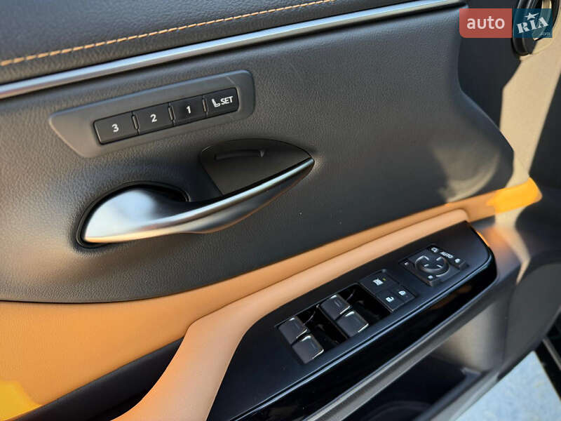 Седан Lexus ES 2022 в Києві