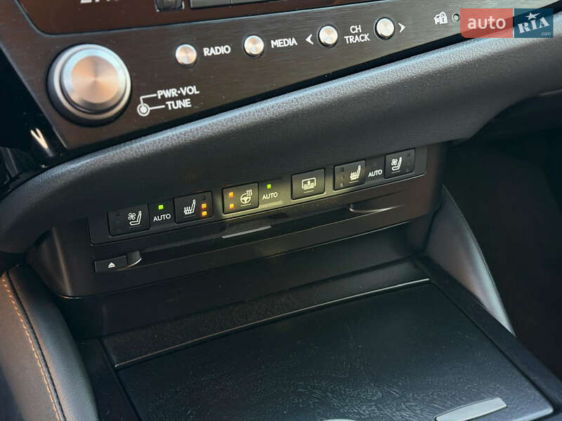 Седан Lexus ES 2022 в Києві