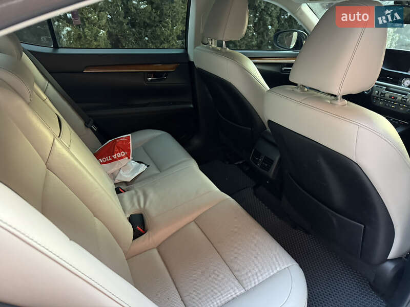 Седан Lexus ES 2013 в Киеве