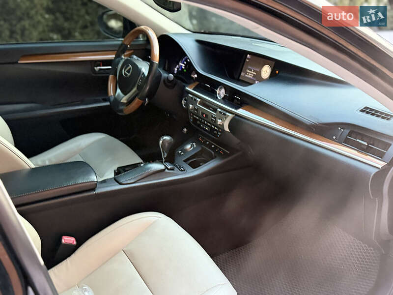 Седан Lexus ES 2013 в Киеве