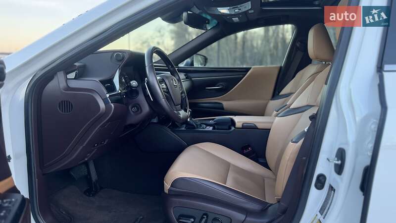 Седан Lexus ES 2021 в Києві