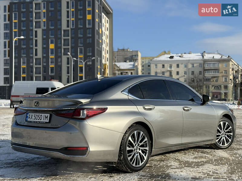 Седан Lexus ES 2019 в Харкові