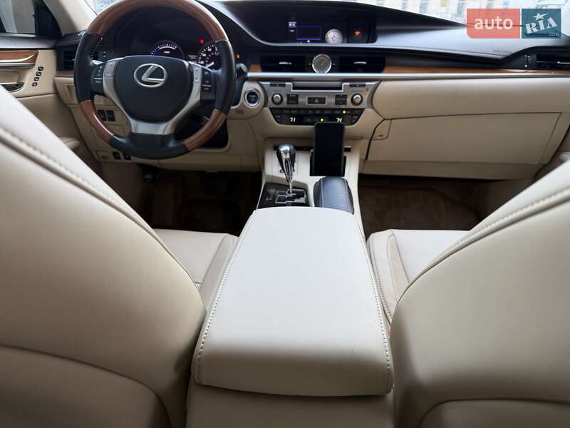 Седан Lexus ES 2013 в Києві