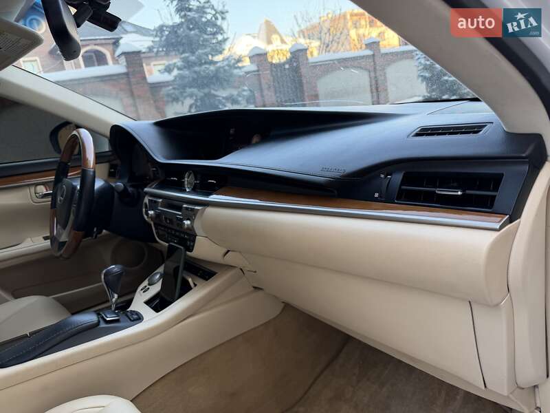 Седан Lexus ES 2013 в Києві