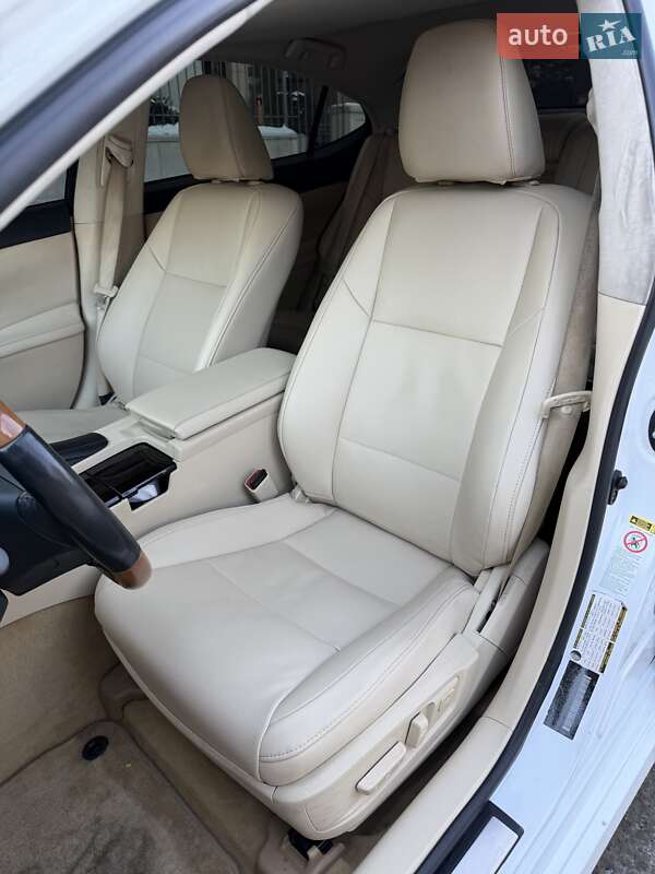 Седан Lexus ES 2013 в Києві