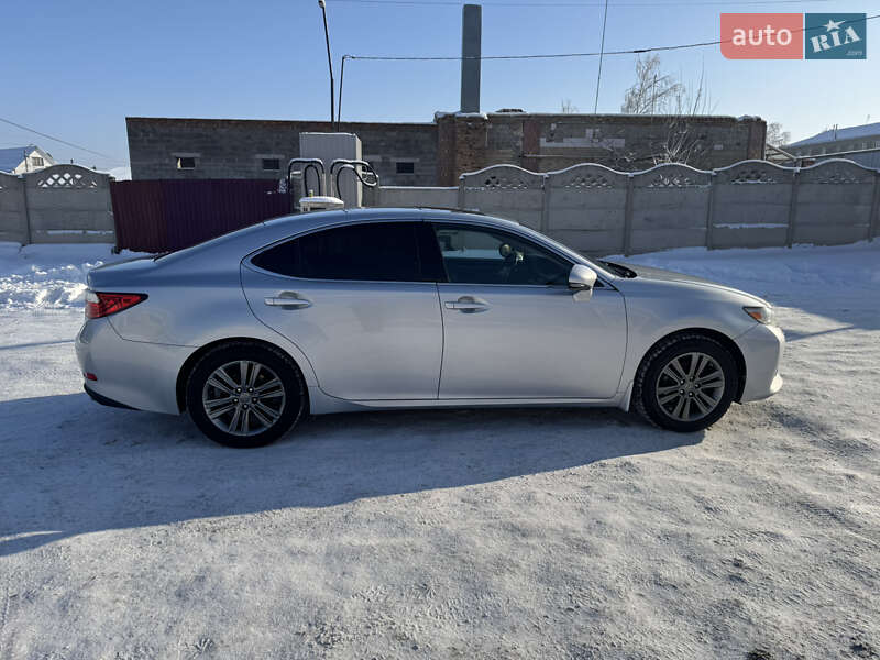 Седан Lexus ES 2012 в Погребище