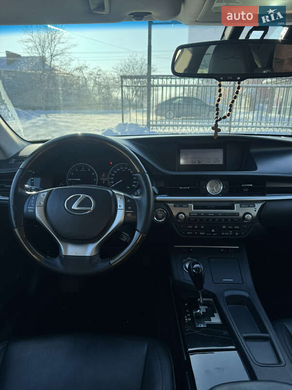 Седан Lexus ES 2012 в Погребище
