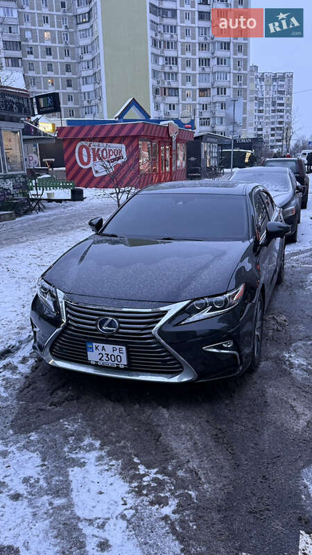 Седан Lexus ES 2016 в Киеве
