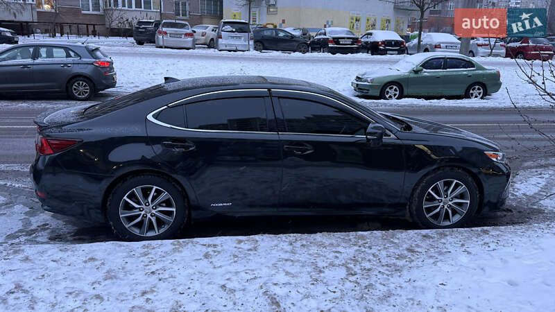 Седан Lexus ES 2016 в Киеве