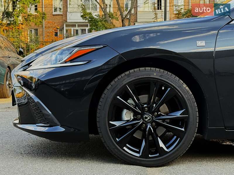 Седан Lexus ES 2023 в Киеве