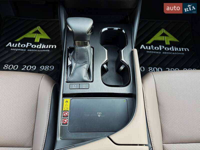 Седан Lexus ES 2023 в Киеве