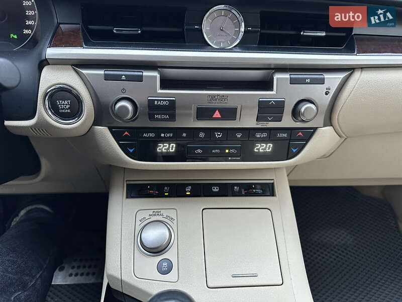 Седан Lexus ES 2012 в Одесі