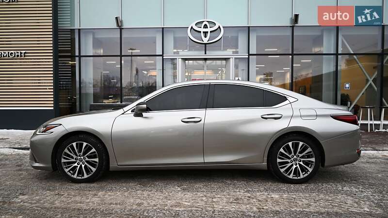 Седан Lexus ES 2021 в Киеве